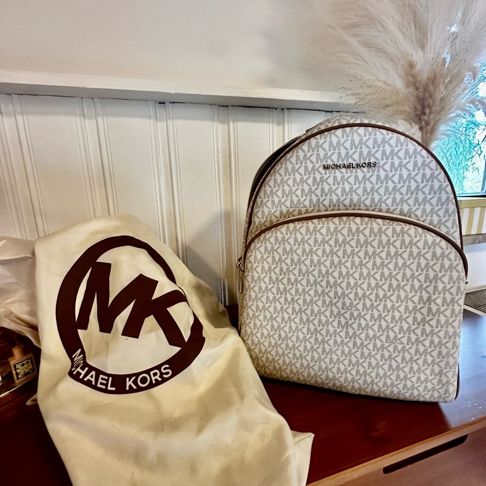 Michael Kors Large Abbey Cream Monogram Backpack - Picture 9 of 11